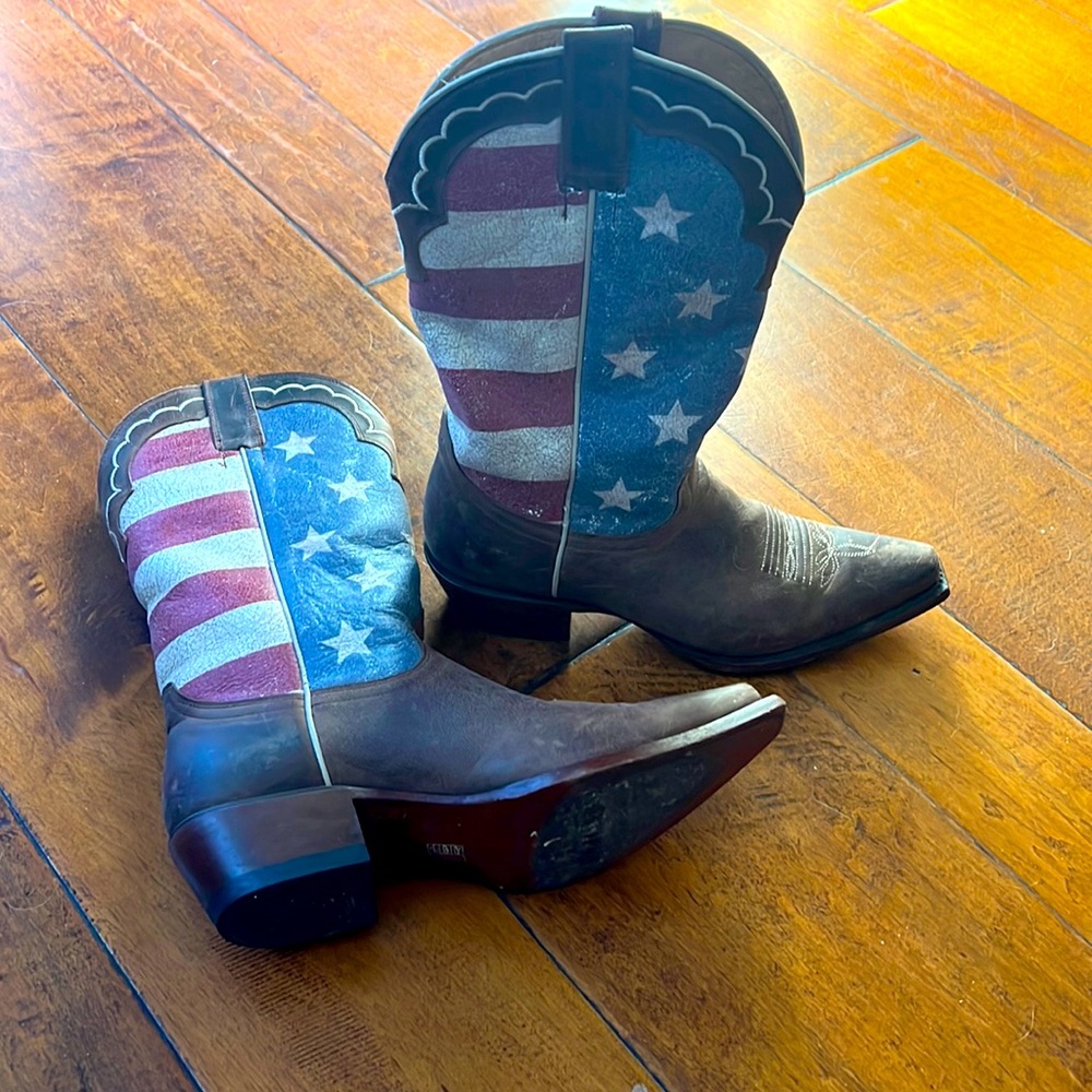 Woman’s patriotic boots, size 8b